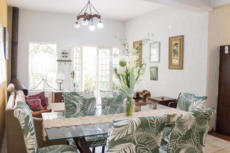 sala de visitas de casa de condomínio para alugar com 3 quartos, 240m² em Retiro do Chale, Brumadinho