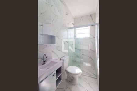 Banheiro de kitnet/studio para alugar com 1 quarto, 30m² em Jardim Santa Mena, Guarulhos