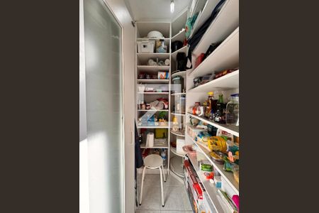 Apartamento à venda com 149m², 3 quartos e 3 vagas Apartamento à venda com 149m², 3 quartos e 3 vagasDespensa