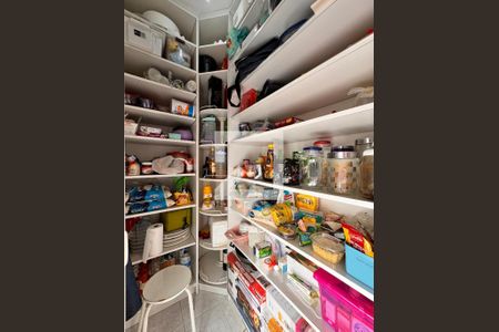 Apartamento à venda com 149m², 3 quartos e 3 vagas Apartamento à venda com 149m², 3 quartos e 3 vagasDespensa