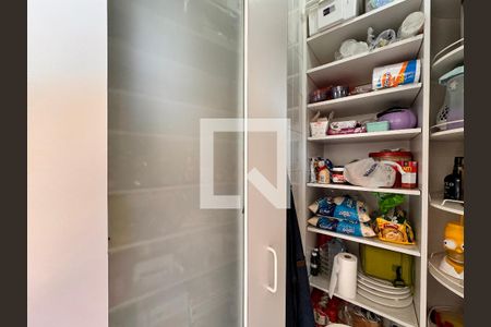 Apartamento à venda com 149m², 3 quartos e 3 vagas Apartamento à venda com 149m², 3 quartos e 3 vagasDespensa