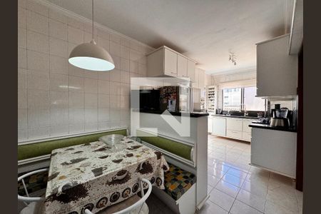 Apartamento à venda com 149m², 3 quartos e 3 vagas Apartamento à venda com 149m², 3 quartos e 3 vagasCozinha