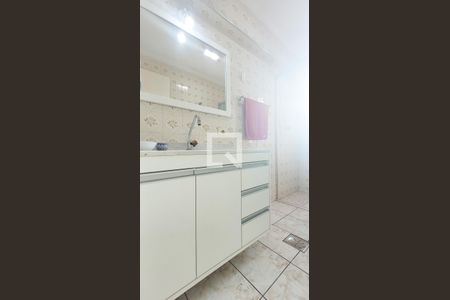 Banheiro de apartamento à venda com 1 quarto, 48m² em Cambuí, Campinas