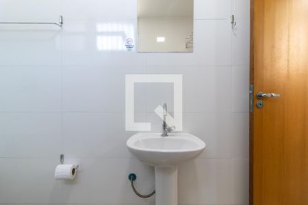 Banheiro de kitnet/studio para alugar com 1 quarto, 25m² em Vila Ester (zona Norte), São Paulo