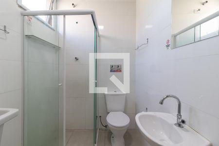 Banheiro de kitnet/studio para alugar com 1 quarto, 25m² em Vila Ester (zona Norte), São Paulo