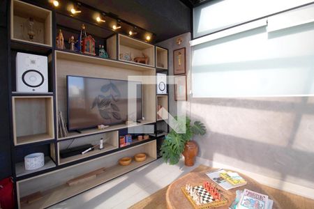 Sala de TV de apartamento para alugar com 1 quarto, 80m² em Sumarezinho, São Paulo