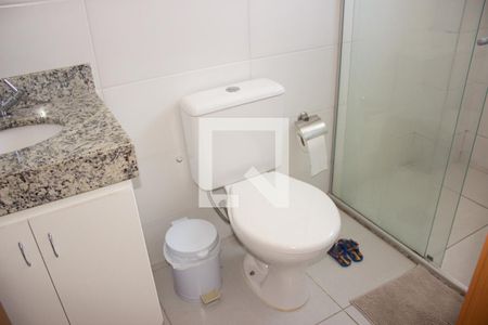 Banheiro da Suíte de apartamento à venda com 2 quartos, 65m² em Cabral, Contagem