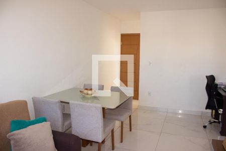 Sala de apartamento à venda com 2 quartos, 65m² em Cabral, Contagem