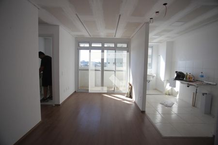 Sala de apartamento para alugar com 2 quartos, 54m² em Jardim Riacho das Pedras, Contagem