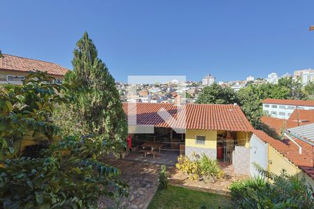 Vista de casa à venda com 4 quartos, 293m² em Ana Lúcia, Belo Horizonte