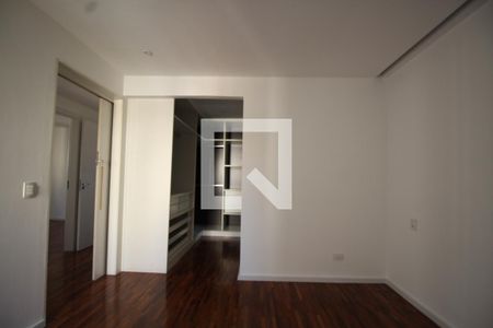 suíte  de apartamento à venda com 3 quartos, 230m² em Vila Suzana, São Paulo