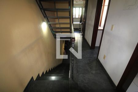 Escada de casa de condomínio para alugar com 4 quartos, 300m² em Anil, Rio de Janeiro