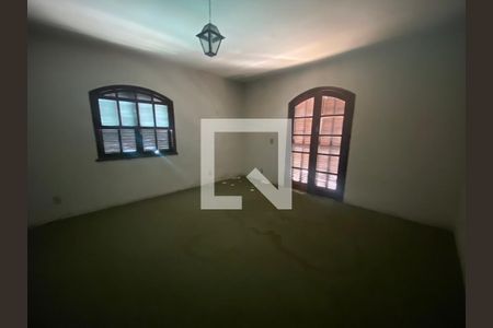 Casa à venda com 5 quartos, 250m² em Caramujo, Niterói