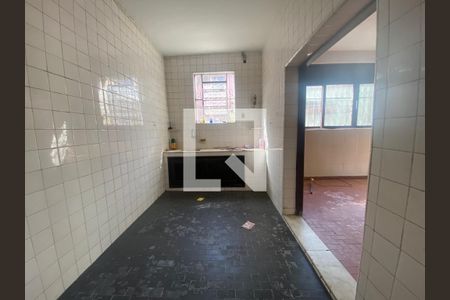 Casa à venda com 5 quartos, 250m² em Caramujo, Niterói