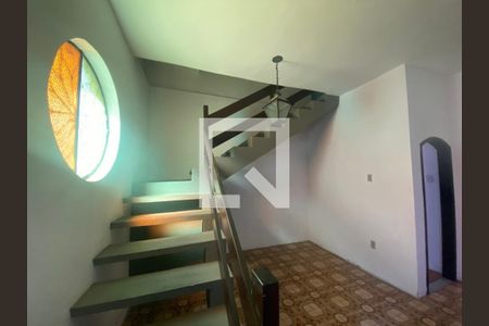 Casa à venda com 5 quartos, 250m² em Caramujo, Niterói