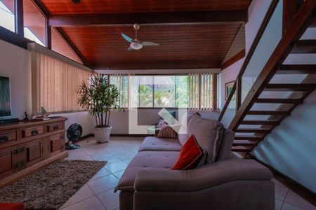 Casa à venda com 3 quartos, 304m² em Itaipu, Niterói
