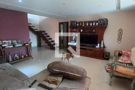 Casa à venda com 3 quartos, 290m² em Engenho do Mato, Niterói