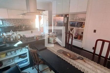 Casa à venda com 3 quartos, 290m² em Engenho do Mato, Niterói