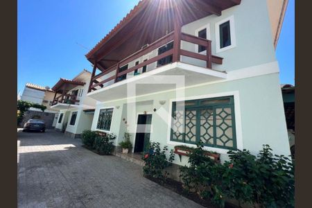 Casa à venda com 3 quartos, 232m² em Piratininga, Niterói