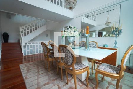 Casa à venda com 5 quartos, 650m² em Camboinhas, Niterói