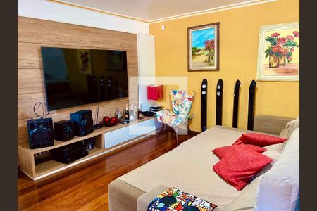 Casa à venda com 3 quartos, 400m² em Matapaca, Niterói