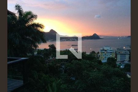 Casa à venda com 4 quartos, 1310m² em Charitas, Niterói