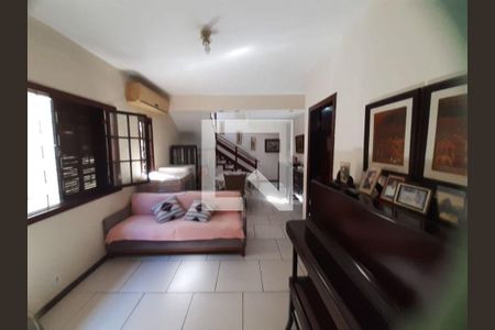 Casa à venda com 4 quartos, 192m² em Itaipu, Niterói