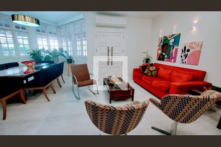 Casa à venda com 5 quartos, 300m² em Pendotiba, Niterói