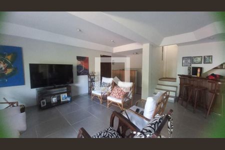 Casa à venda com 5 quartos, 518m² em Pendotiba, Niterói