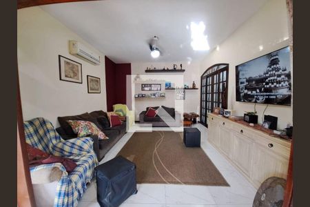 Casa à venda com 5 quartos, 216m² em Piratininga, Niterói