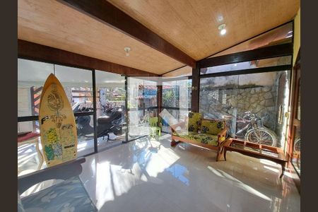 Casa à venda com 5 quartos, 216m² em Piratininga, Niterói