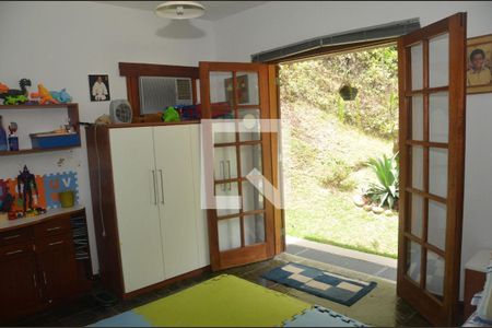 Casa à venda com 5 quartos, 380m² em Itaipu, Niterói