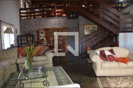 Casa à venda com 5 quartos, 380m² em Itaipu, Niterói
