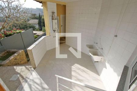 Casa à venda com 4 quartos, 300m² em Maria Paula, Niterói