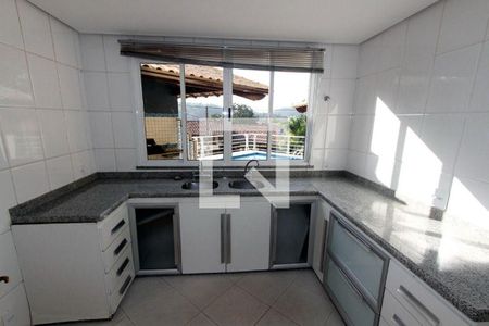 Casa à venda com 4 quartos, 300m² em Maria Paula, Niterói