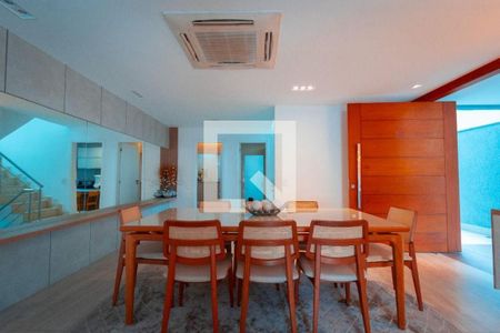 Casa à venda com 4 quartos, 250m² em Badu, Niterói