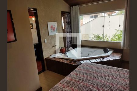 Casa à venda com 4 quartos, 250m² em Itaipu, Niterói