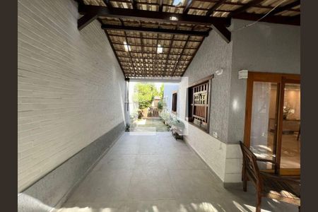 Casa à venda com 4 quartos, 240m² em Piratininga, Niterói