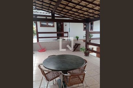 Casa à venda com 3 quartos, 204m² em Piratininga, Niterói