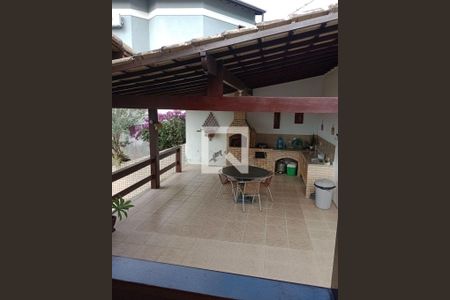 Casa à venda com 3 quartos, 204m² em Piratininga, Niterói