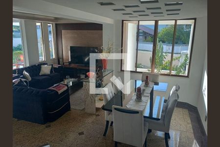 Casa à venda com 4 quartos, 470m² em Camboinhas, Niterói