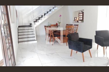Casa à venda com 5 quartos, 219m² em Badu, Niterói