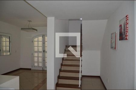 Casa à venda com 5 quartos, 300m² em Pendotiba, Niterói