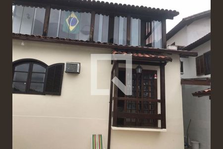 Casa à venda com 3 quartos, 250m² em Maria Paula, Niterói