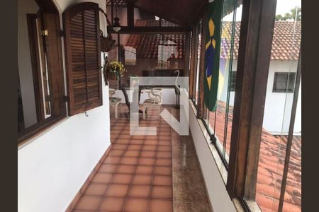 Casa à venda com 3 quartos, 250m² em Maria Paula, Niterói