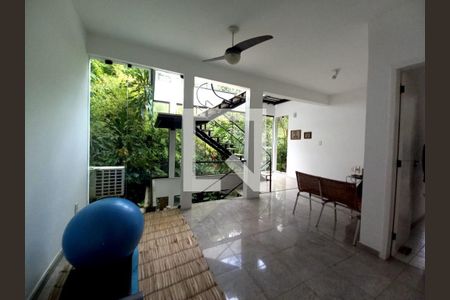 Casa à venda com 4 quartos, 253m² em Pendotiba, Niterói