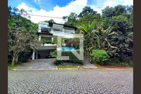 Casa à venda com 4 quartos, 253m² em Pendotiba, Niterói