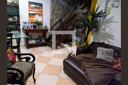 Casa à venda com 3 quartos, 120m² em Santa Rosa, Niterói