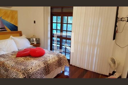 Casa à venda com 4 quartos, 360m² em Itaipu, Niterói