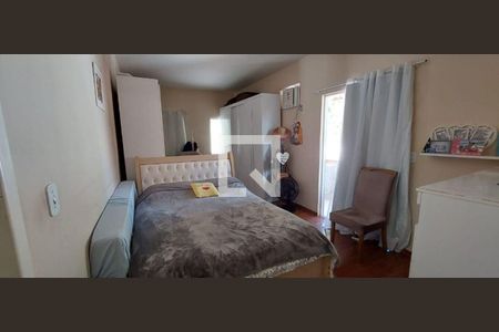 Casa à venda com 239m², 4 quartos e 4 vagas